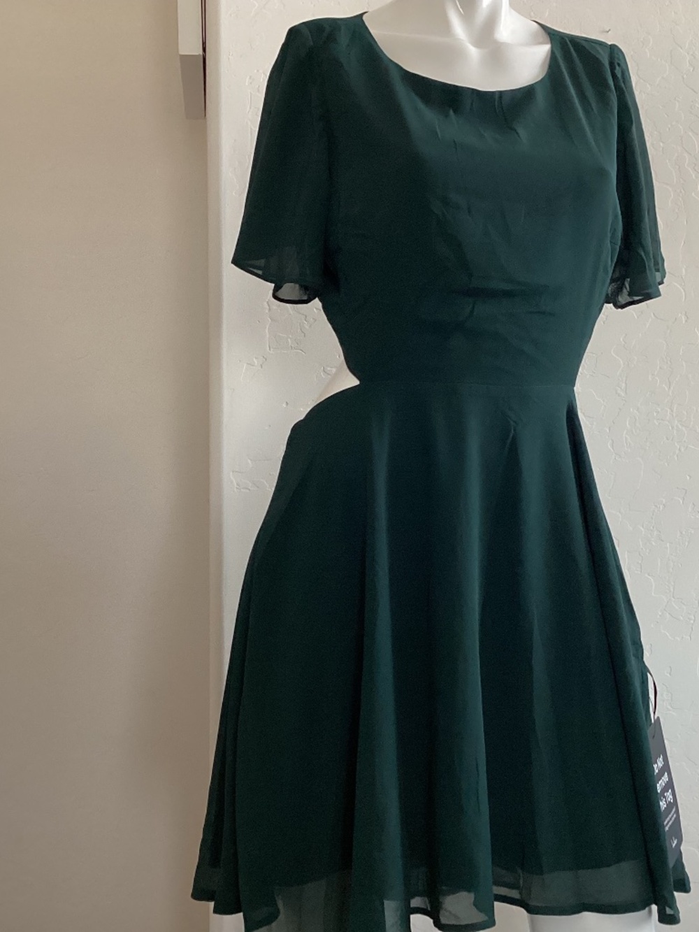 Lulu’s NEW WITH TAGS, size L, green, midi, cut out dress